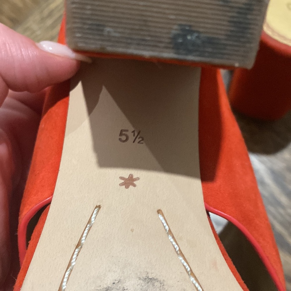 Red Splendid Heels - Picture 6 of 7